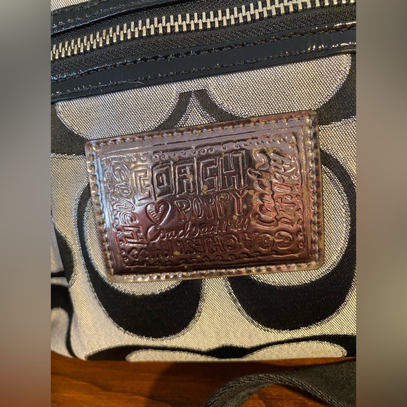 EUC Coach Poppy,shoulder/crossover bag black, gray, silver no callouts. 10 x 13“ - Picture 2 of 9